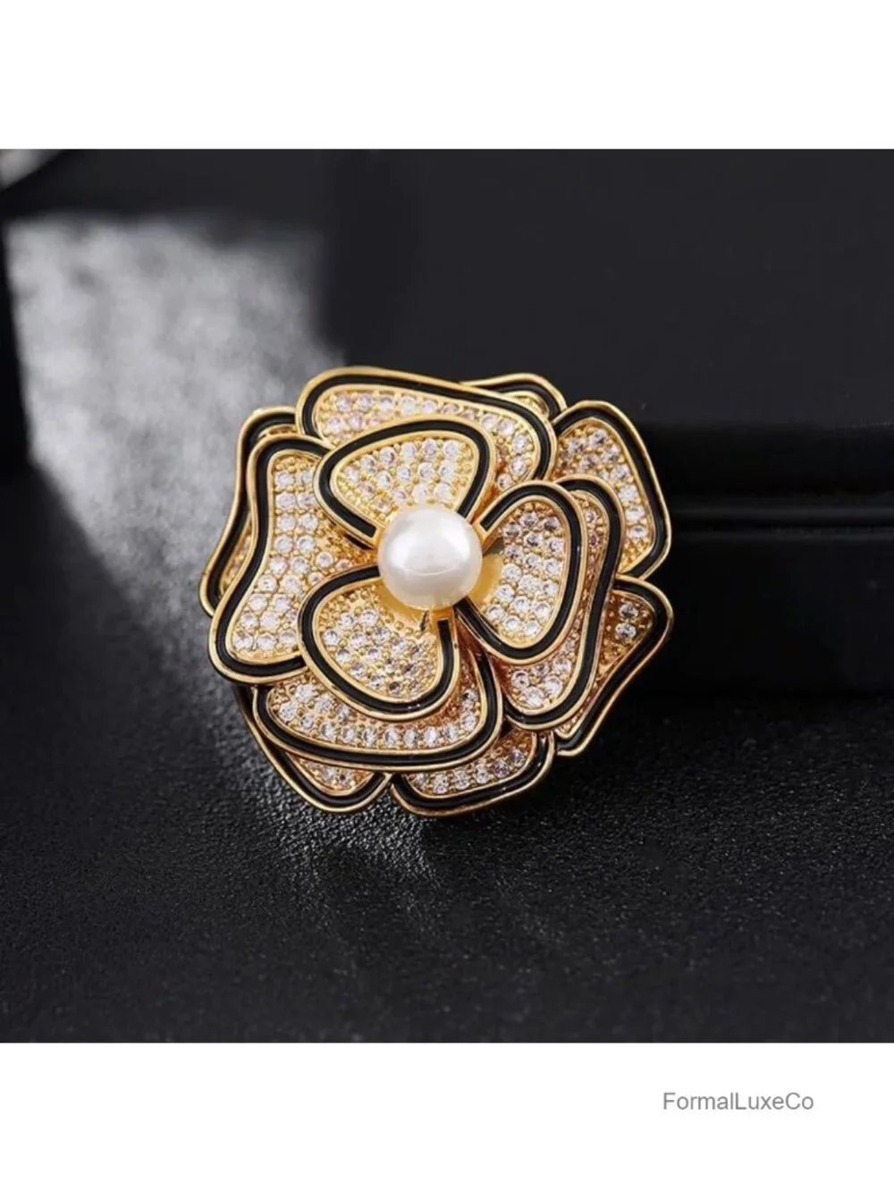 Crystal Pearl Rhinestone Flower Brooch Pin for Women Wedding Party Scarf Lapel